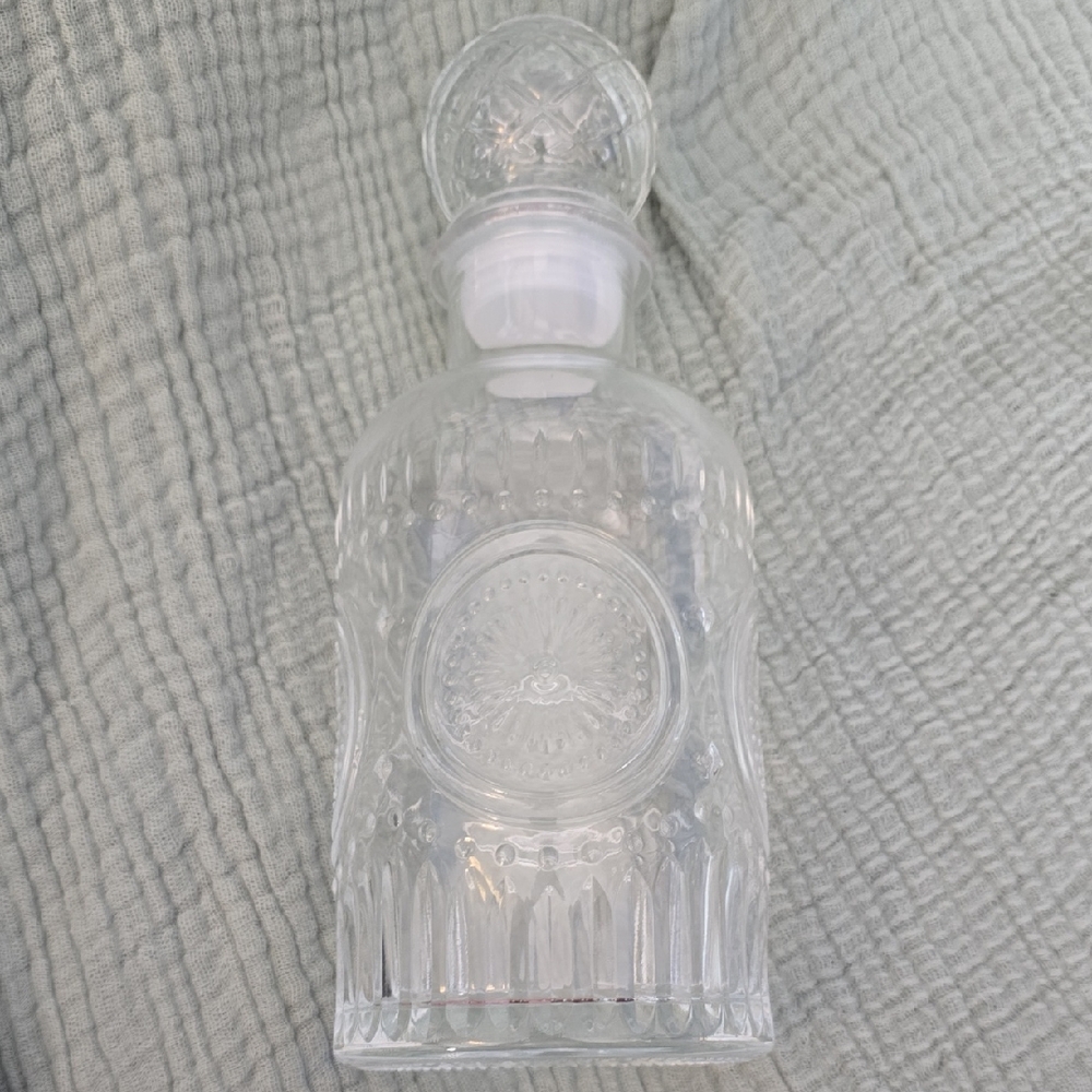 Elegant Clear Glass Decanter,NWOT